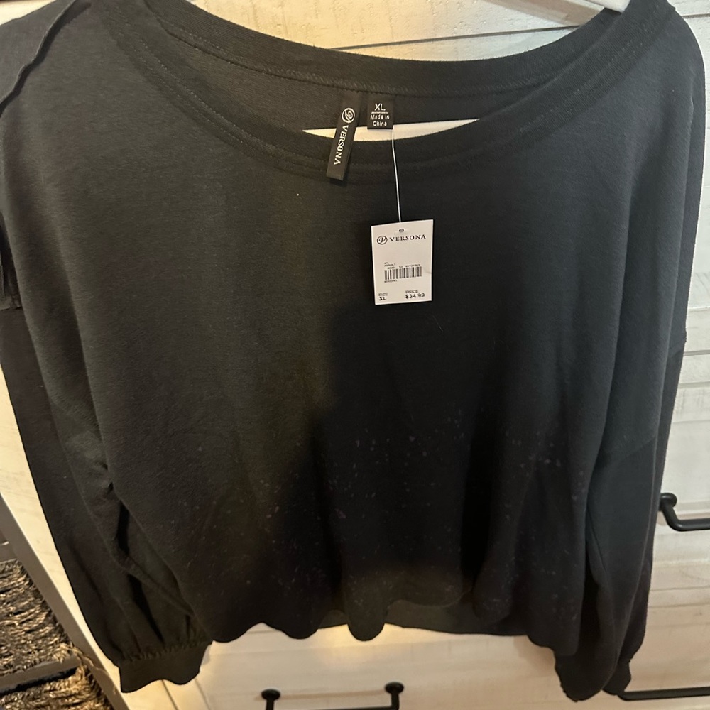 Versona sweatshirt  with different t color splatters of color
